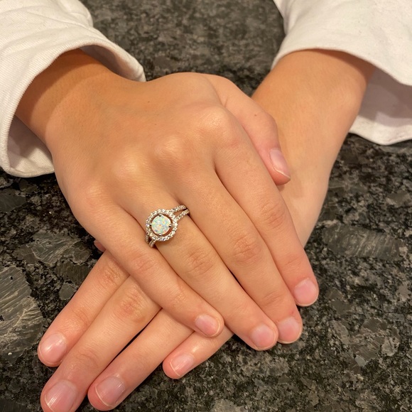Sale $30 Firm! Sterling Silver White Opal Cz & Clear Cz Ring - Picture 12 of 17